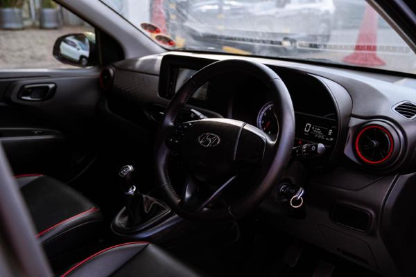 2022-Hyundai-Grand-i10-12-Fluid image:7