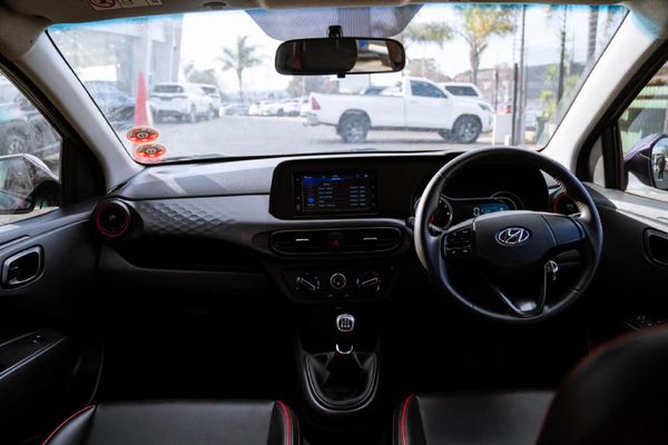2022-Hyundai-Grand-i10-12-Fluid image:8