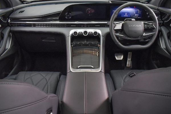 2026-Omoda-C9-15T-AWD-Phev image:7