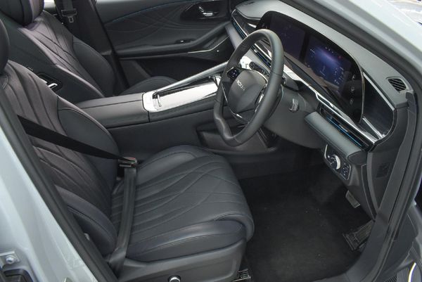2026-Omoda-C9-15T-AWD-Phev image:8