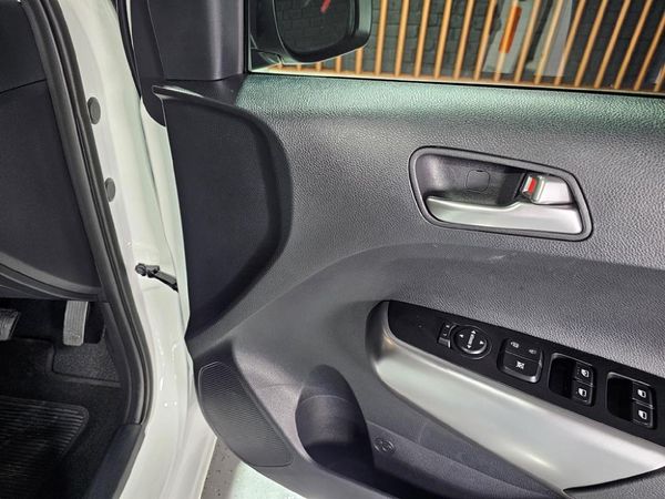 2025-Kia-Picanto-10-LX-Auto image:7