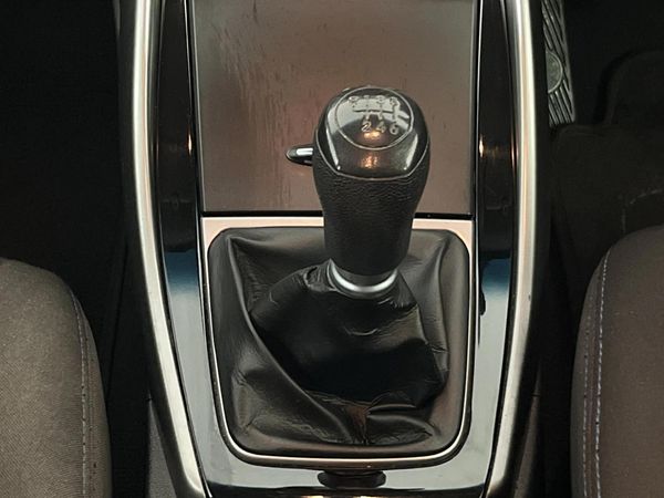 2013-Hyundai-Elantra-16-GLS-Premium image:10