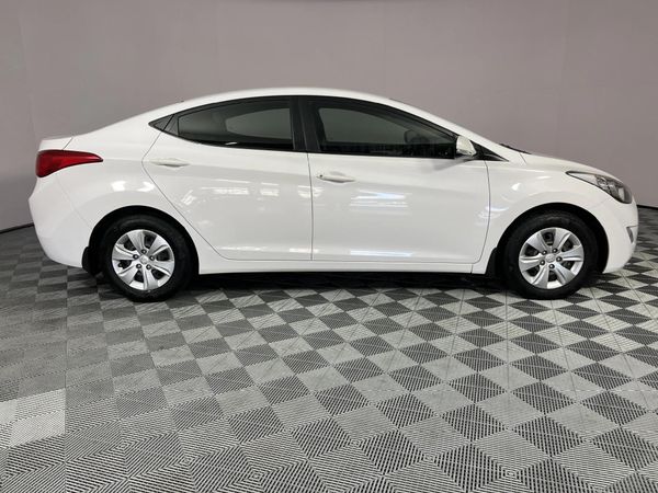 2013-Hyundai-Elantra-16-GLS-Premium image:17