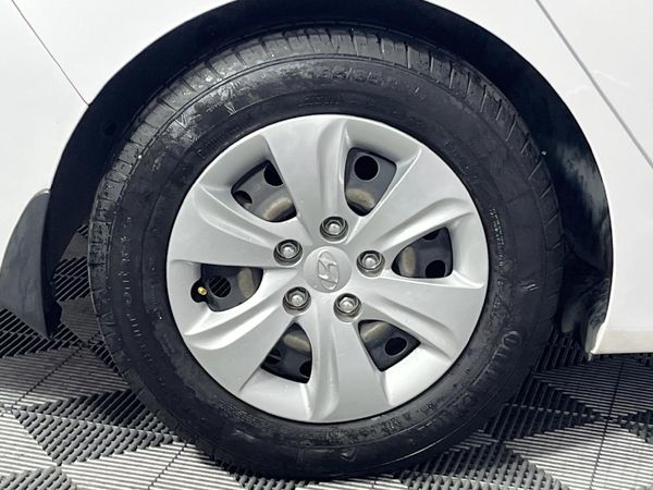 2013-Hyundai-Elantra-16-GLS-Premium image:7