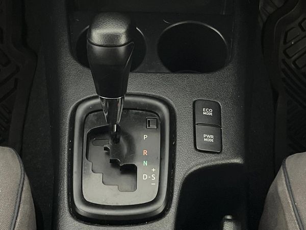 2020-Toyota-Hilux-24-GD-6-Raised-Body-SRX-Auto-Double-Cab image:10