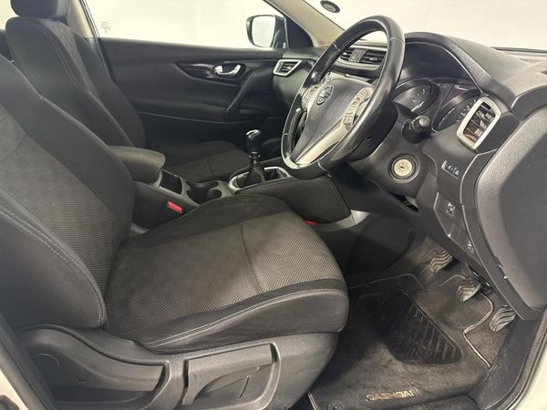 2014-Nissan-Qashqai-15-dCi-Acenta-Design image:6