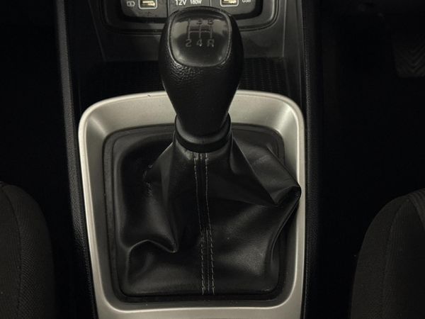 2022-Hyundai-Venue-12-Motion image:10