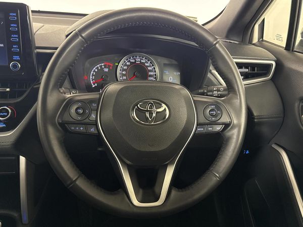 2023-Toyota-Corolla-Cross-18-XS image:10