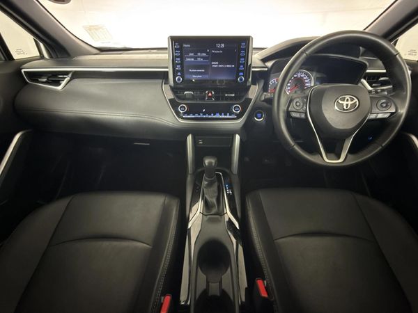 2023-Toyota-Corolla-Cross-18-XS image:1