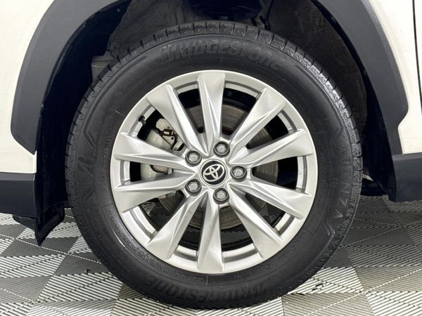2023-Toyota-Corolla-Cross-18-XS image:4