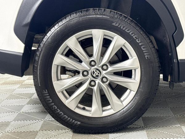 2023-Toyota-Corolla-Cross-18-XS image:7