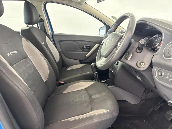 2015-Renault-Sandero-900T-Stepway image:9