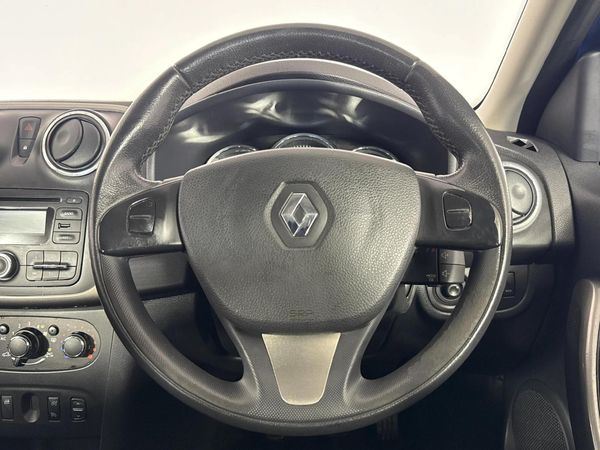 2015-Renault-Sandero-900T-Stepway image:12
