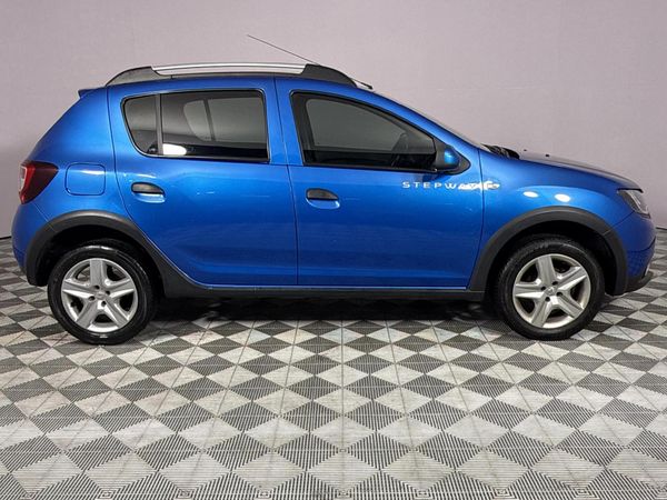 2015-Renault-Sandero-900T-Stepway image:17