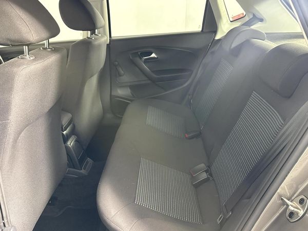 2024-Volkswagen-Polo-Vivo-16-Comfortline-Auto-5-dr image:3