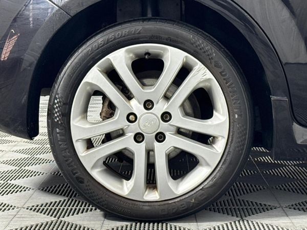 2010-Ford-Focus-18-Si-5-dr image:7