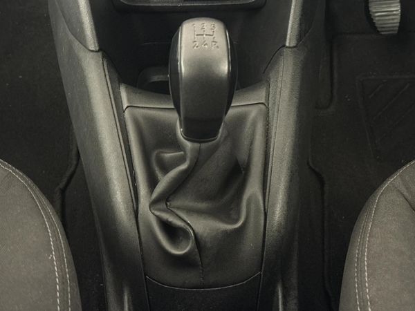 2014-Peugeot-208-12-VTi-Access-5-dr image:10