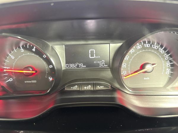 2014-Peugeot-208-12-VTi-Access-5-dr image:2