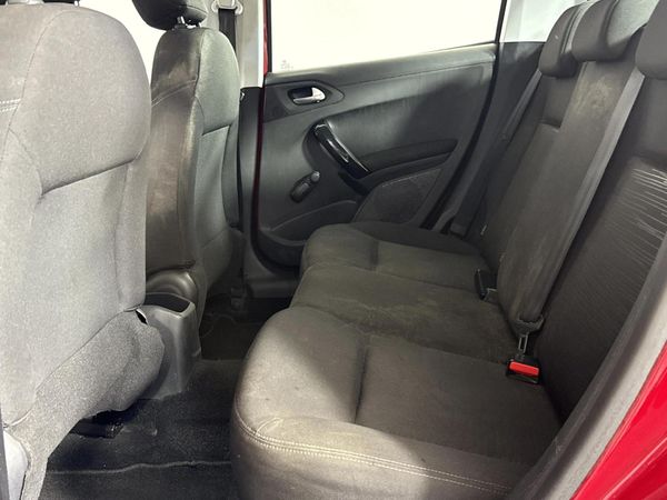 2014-Peugeot-208-12-VTi-Access-5-dr image:3