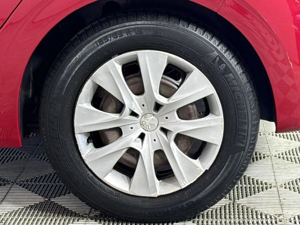 2014-Peugeot-208-12-VTi-Access-5-dr image:6
