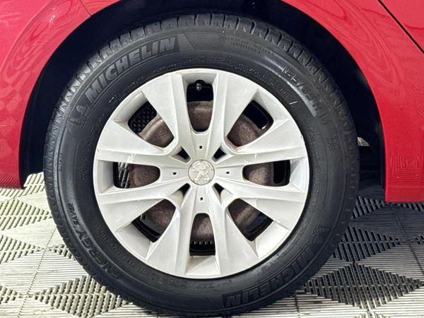 2014-Peugeot-208-12-VTi-Access-5-dr image:7