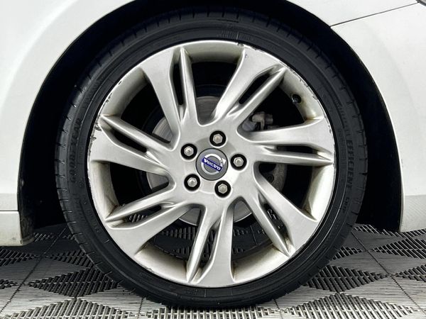 2014-Volvo-V40-D2-Excel image:5