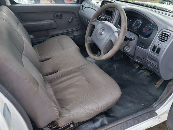 2014-Nissan-NP300-20i-LWB-SC image:10