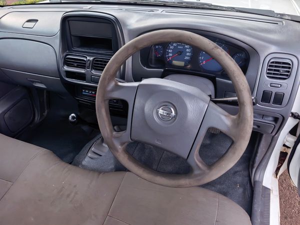 2014-Nissan-NP300-20i-LWB-SC image:11