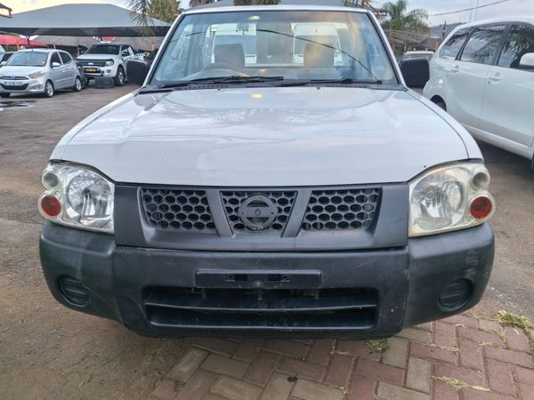 2014-Nissan-NP300-20i-LWB-SC image:1