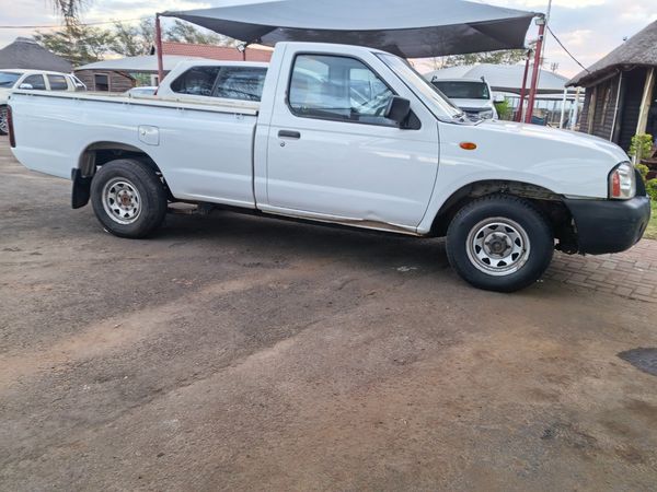2014-Nissan-NP300-20i-LWB-SC image:3