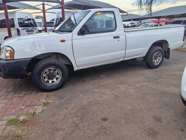 2014-Nissan-NP300-20i-LWB-SC image:7