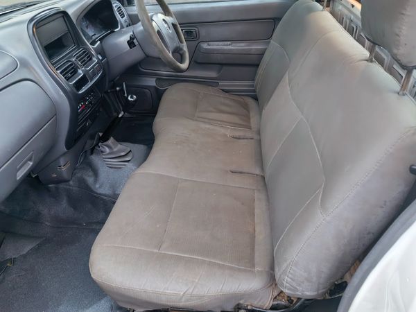 2014-Nissan-NP300-20i-LWB-SC image:8