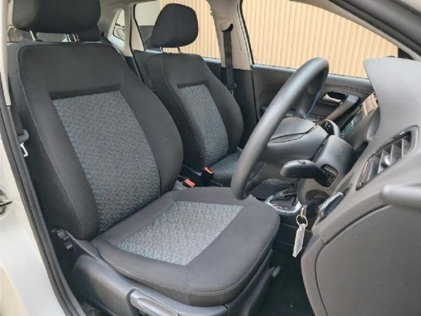 2024-Volkswagen-Polo-Vivo-16-Comfortline-Auto-5-dr image:10