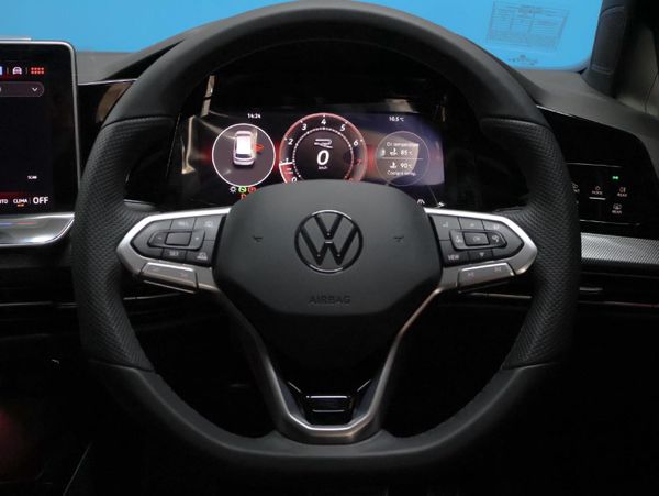 2026-Volkswagen-Golf-14-TSI-R-Line-Auto-110kw image:16