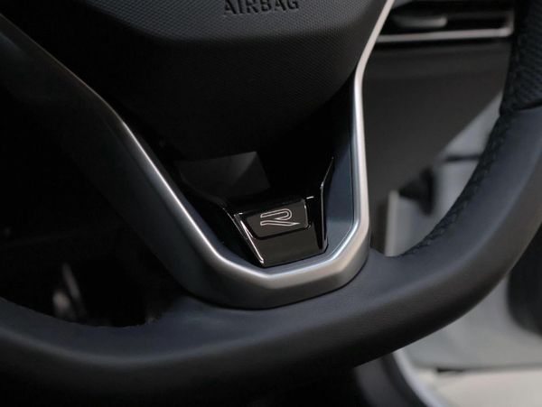 2026-Volkswagen-Golf-14-TSI-R-Line-Auto-110kw image:19