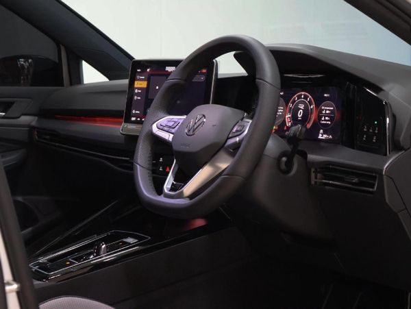 2026-Volkswagen-Golf-14-TSI-R-Line-Auto-110kw image:22