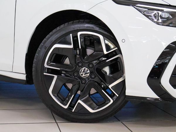 2026-Volkswagen-Golf-14-TSI-R-Line-Auto-110kw image:2