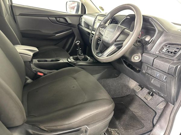 2023-Isuzu-D-Max-19-DDI-L-4x4-Double-Cab image:9