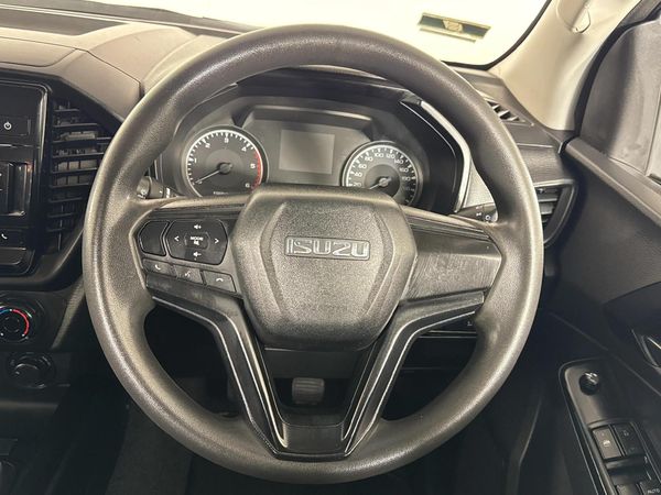 2023-Isuzu-D-Max-19-DDI-L-4x4-Double-Cab image:12