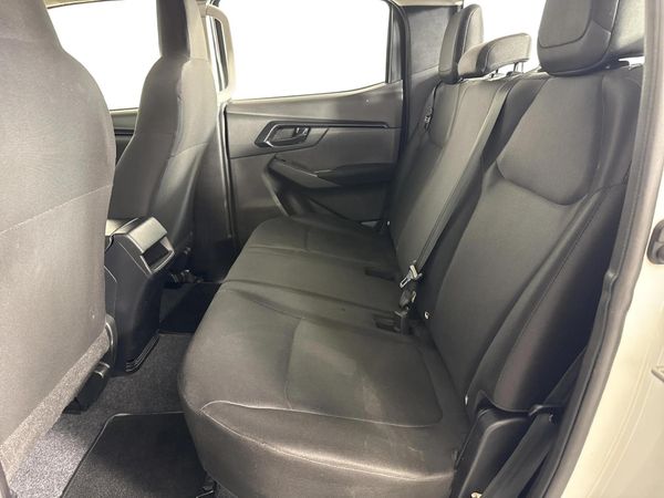 2023-Isuzu-D-Max-19-DDI-L-4x4-Double-Cab image:3