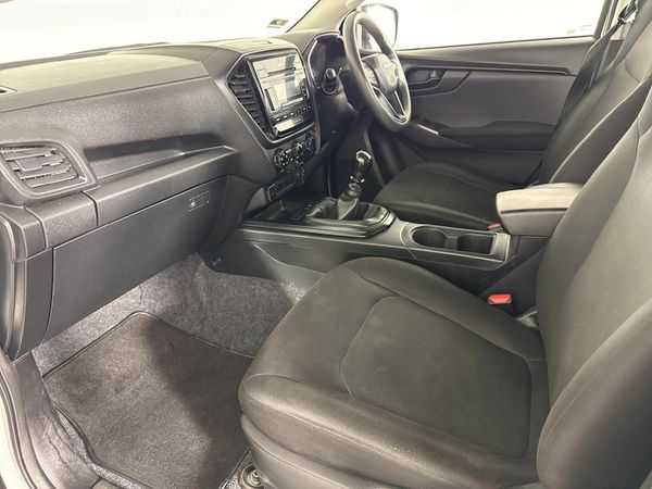 2023-Isuzu-D-Max-19-DDI-L-4x4-Double-Cab image:8
