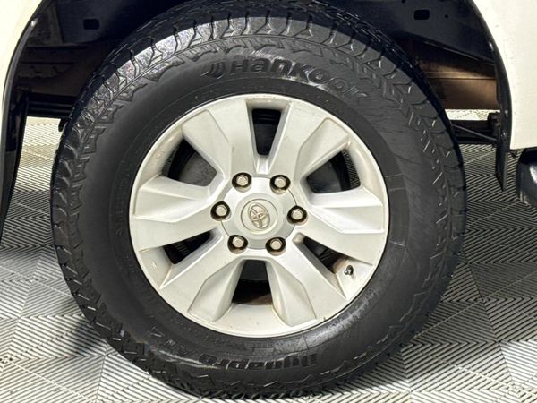 2017-Toyota-Hilux-24-GD-6-Raised-Body-SRX-Double-Cab image:7