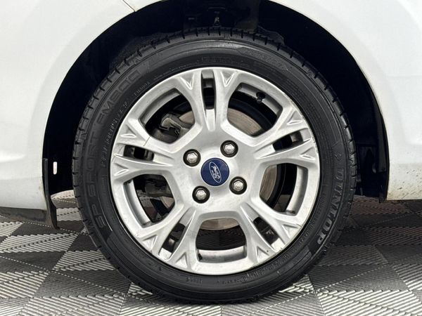 2017-Ford-Fiesta-10-EcoBoost-Trend-5-dr image:4