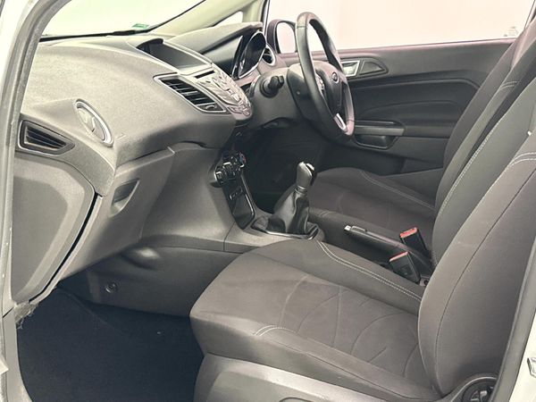 2017-Ford-Fiesta-10-EcoBoost-Trend-5-dr image:6