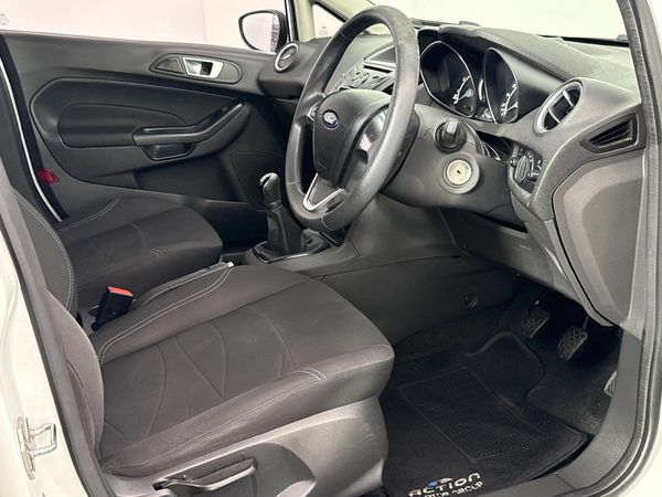 2017-Ford-Fiesta-10-EcoBoost-Trend-5-dr image:7