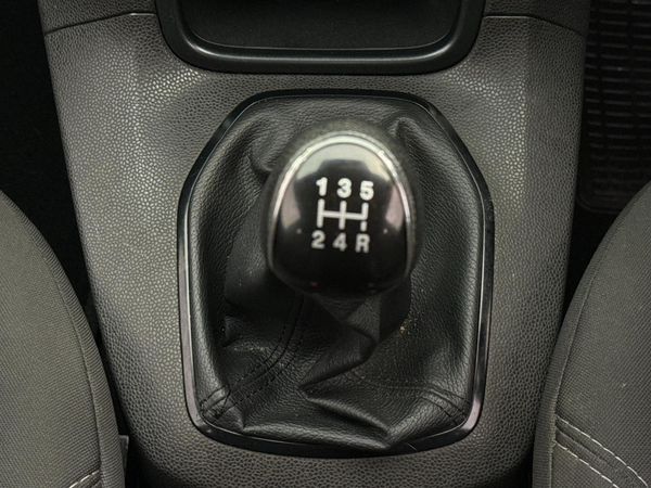 2017-Ford-Fiesta-10-EcoBoost-Trend-5-dr image:8