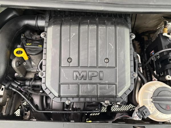 2015-Volkswagen-Up-Move-Up-10-3-dr image:9
