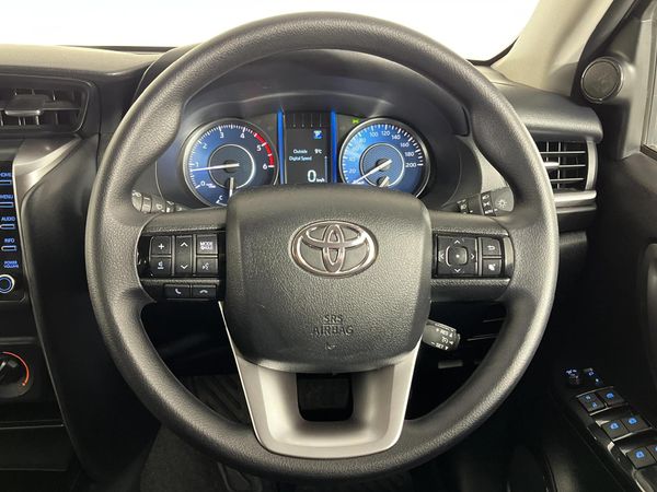 2025-Toyota-Fortuner-24-GD-6-RB-Auto image:9