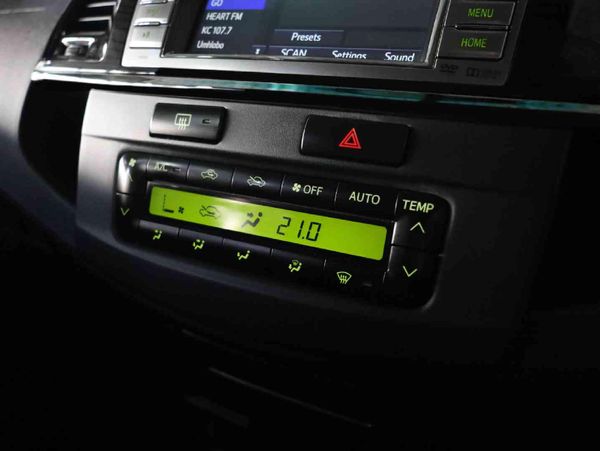 2015-Toyota-Fortuner-30-D-4D-4x4-Auto image:12
