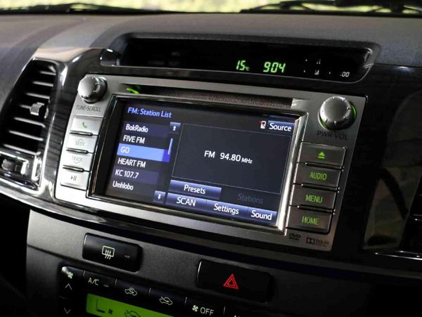 2015-Toyota-Fortuner-30-D-4D-4x4-Auto image:13